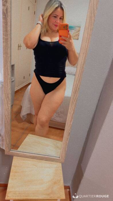 Nikole hot (Photo)
