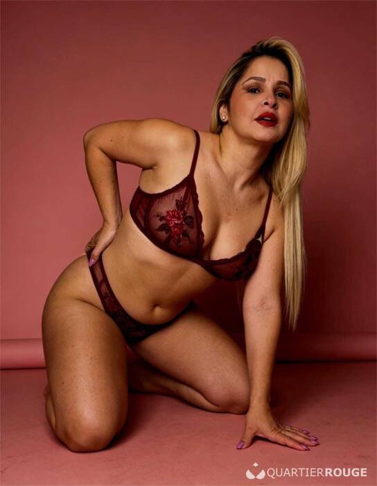 Nikole hot (Photo)