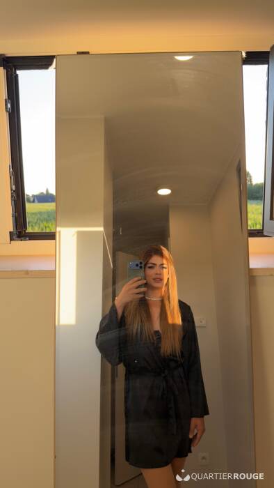 VICKY (Photo)