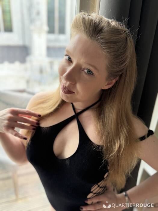 Tina (Photo)