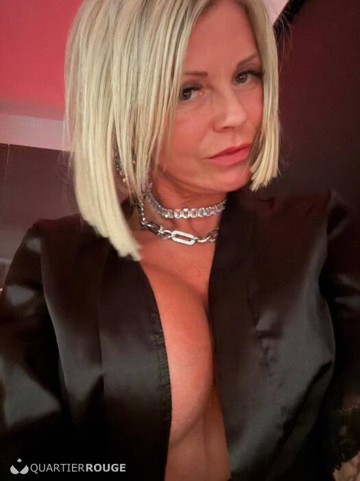 Elvira (Photo)
