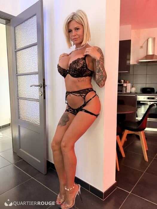 Elvira (Photo)