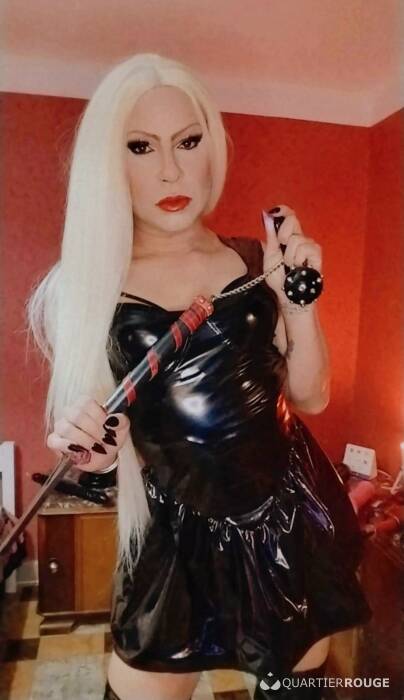 BLONDE CANON! (Photo)