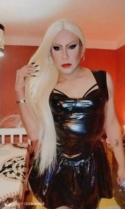 BLONDE CANON! (Photo)