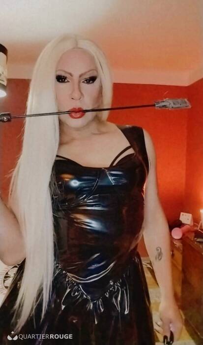 BLONDE CANON! (Photo)