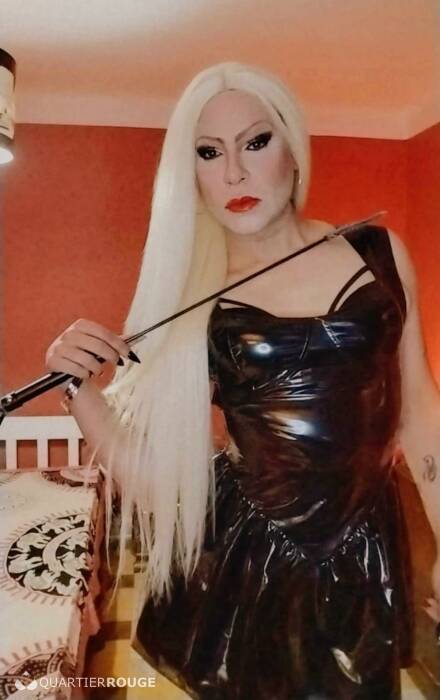 BLONDE CANON! (Photo)