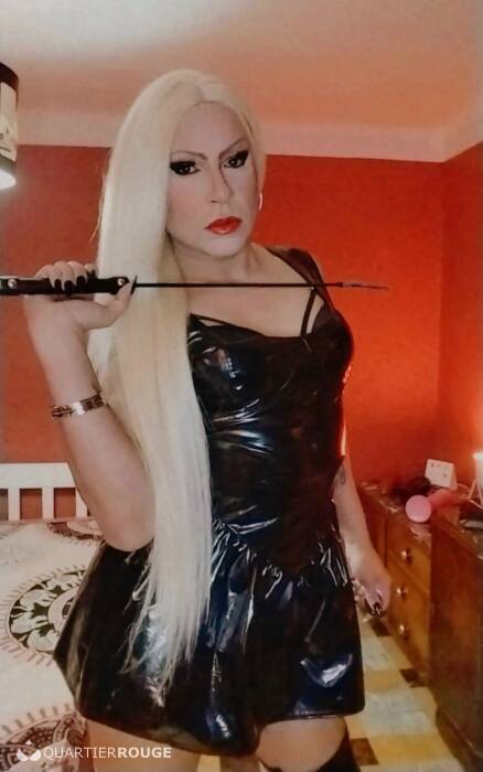 BLONDE CANON! (Photo)