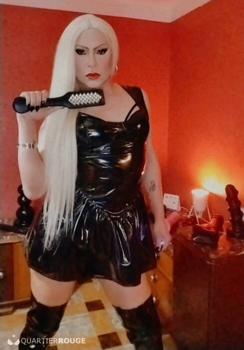 BLONDE CANON! (Photo)