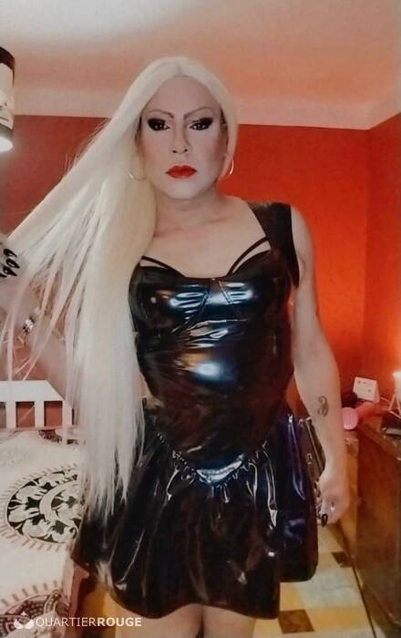 BLONDE CANON! (Photo)