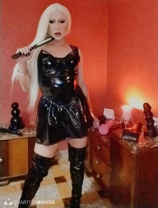 BLONDE CANON! (Photo)