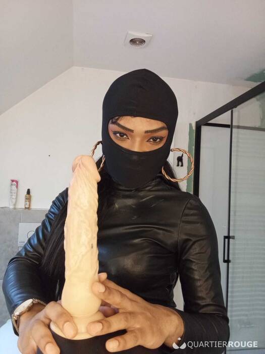 Jenifer TS hot (Photo)