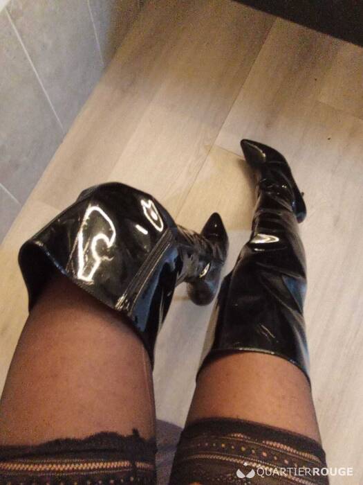 Jenifer TS hot (Photo)