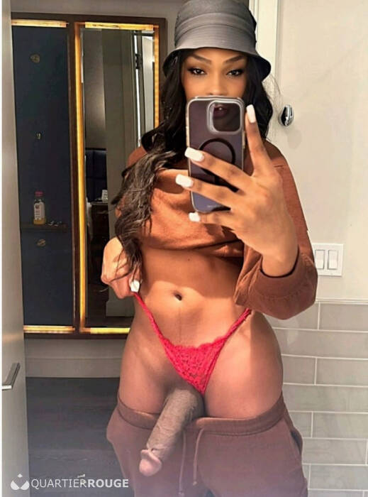 Jenifer TS hot (Photo)