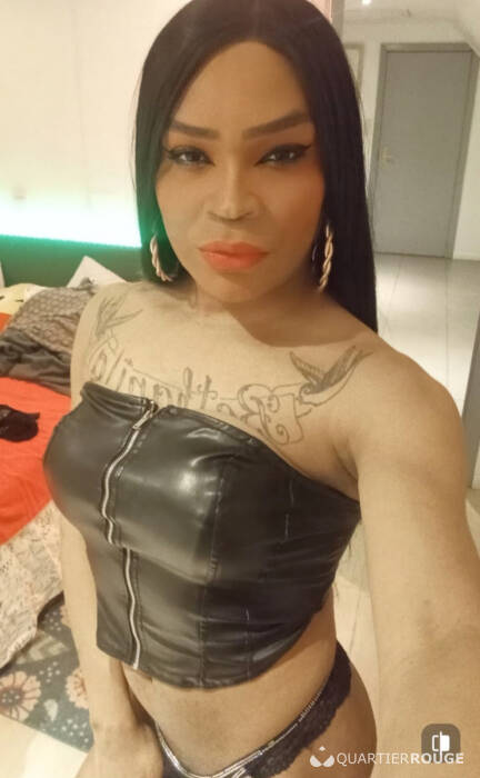 Jenifer TS hot (Photo)