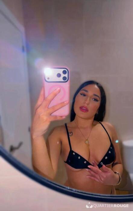 KARINA (Photo)