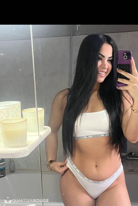 Lara Muniz.ofc (Photo)