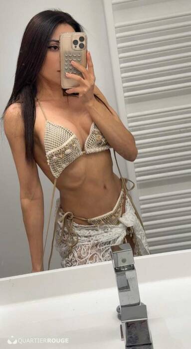 Anitta Petite (Photo)