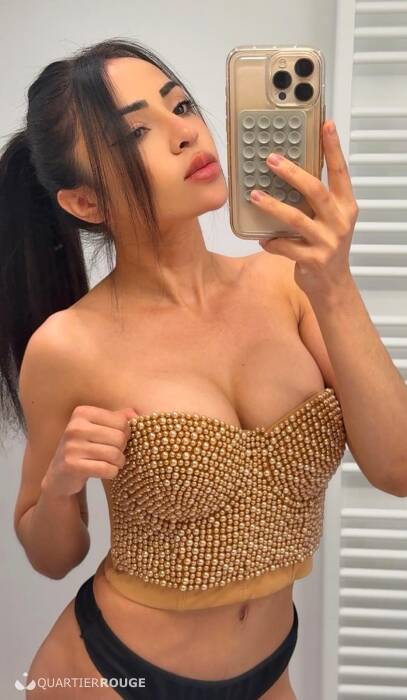 Anitta Petite (Photo)