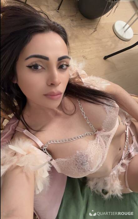 Anitta Petite (Photo)