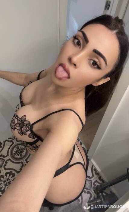 Anitta Petite (Photo)