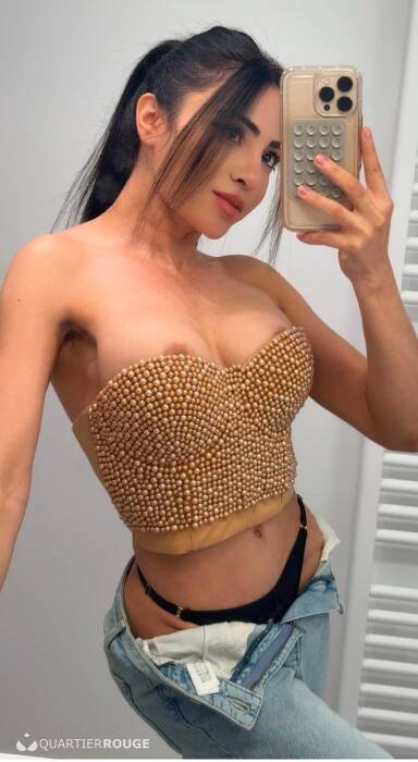 Anitta Petite (Photo)