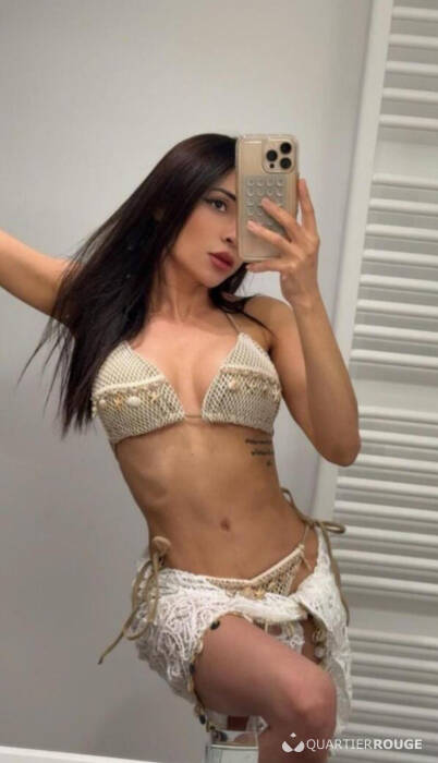 Anitta Petite (Photo)