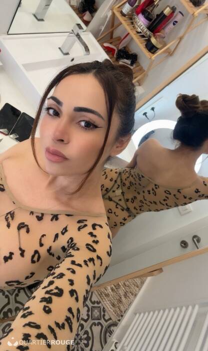 Anitta Petite (Photo)