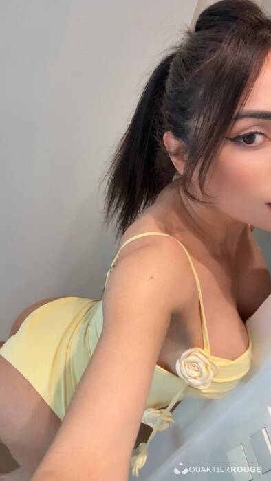 Anitta Petite (Photo)