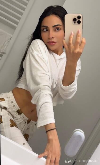 Anitta Petite (Photo)