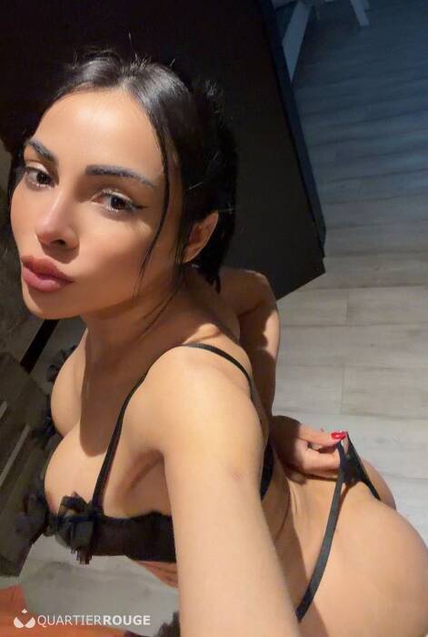 Anitta Petite (Photo)