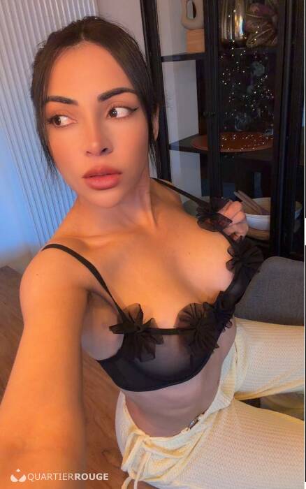 Anitta Petite (Photo)