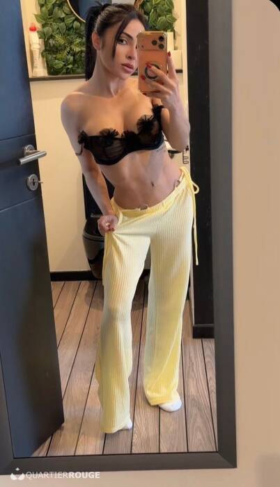 Anitta Petite (Photo)