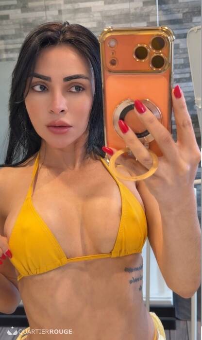 Anitta Petite (Photo)