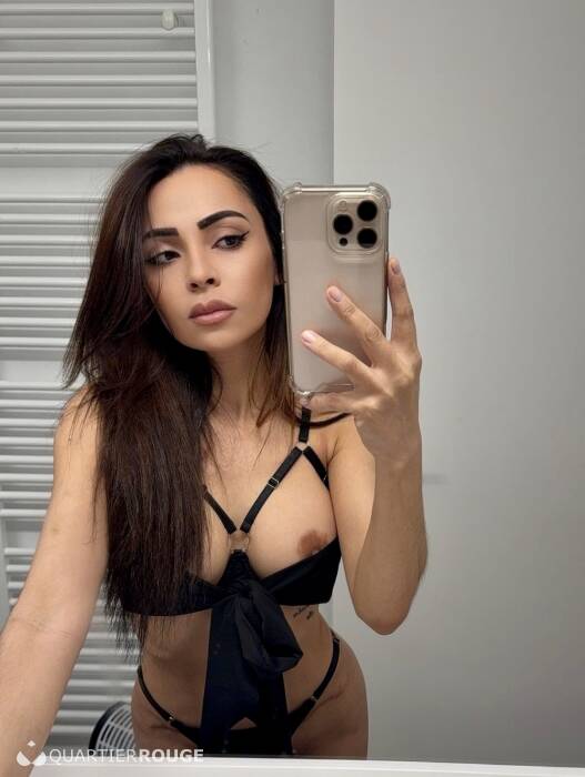 Anitta Petite (Photo)