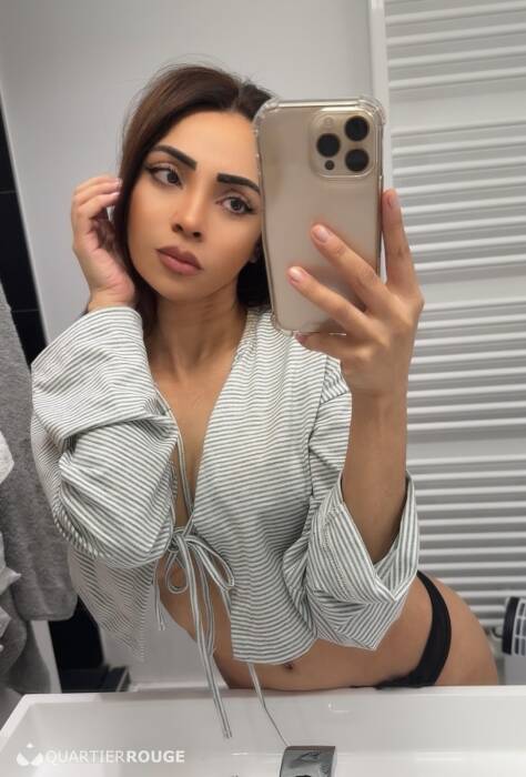 Anitta Petite (Photo)