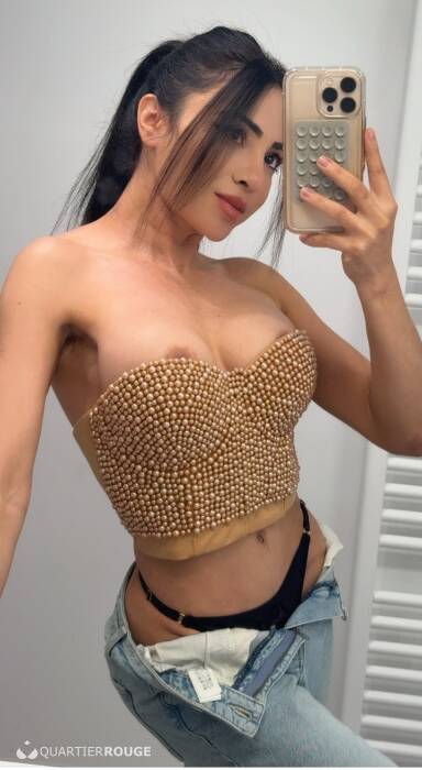Anitta Petite (Photo)