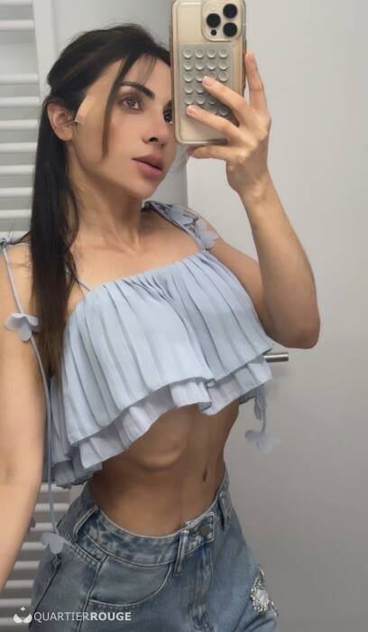 Anitta Petite (Photo)