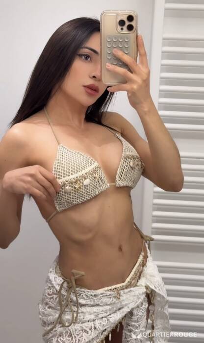 Anitta Petite (Photo)