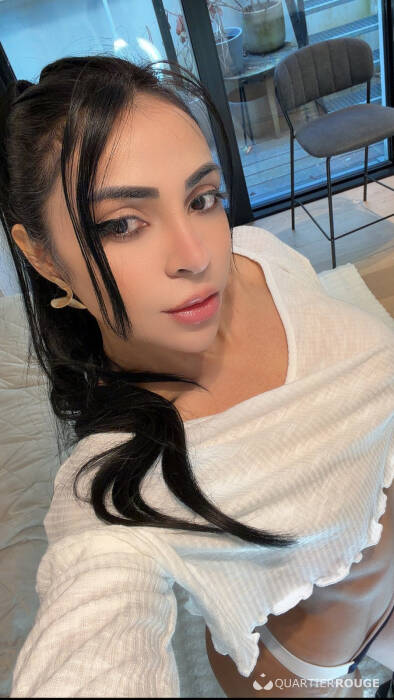 Anitta Petite (Photo)