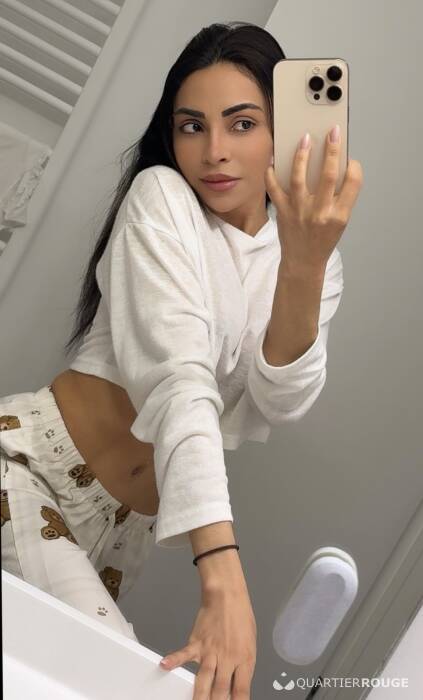 Anitta Petite (Photo)