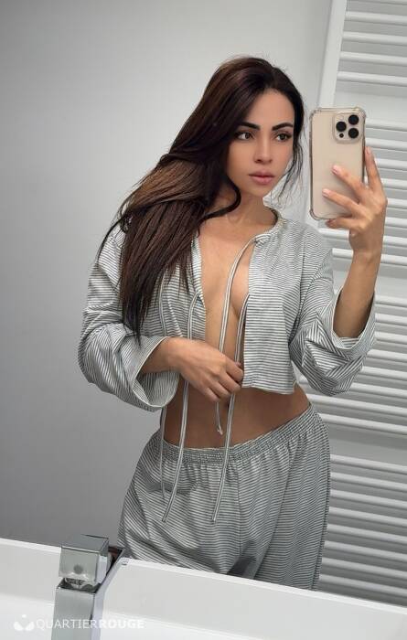 Anitta Petite (Photo)