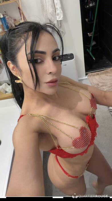 Anitta Petite (Photo)