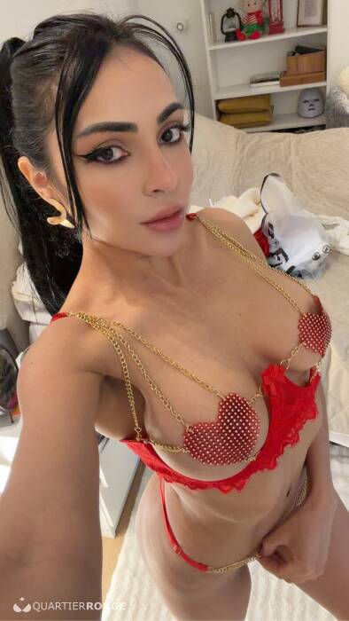 Anitta Petite (Photo)