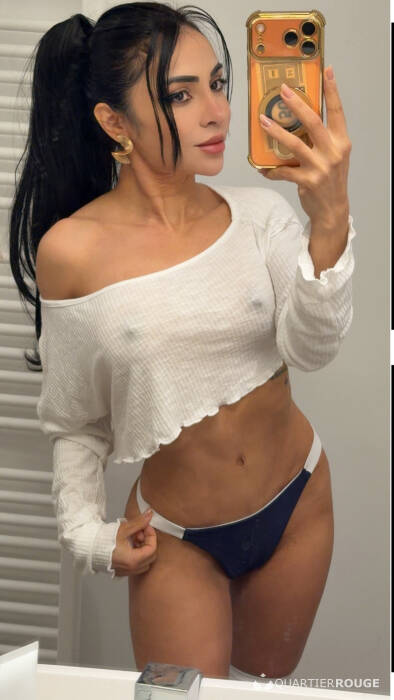 Anitta Petite (Photo)