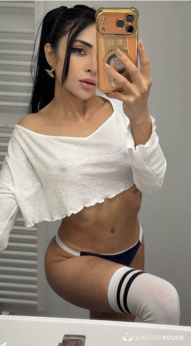 Anitta Petite (Photo)