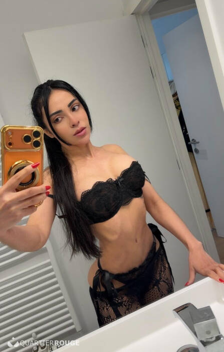Anitta Petite (Photo)
