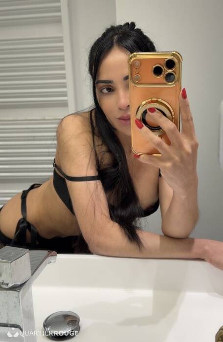 Anitta Petite (Photo)