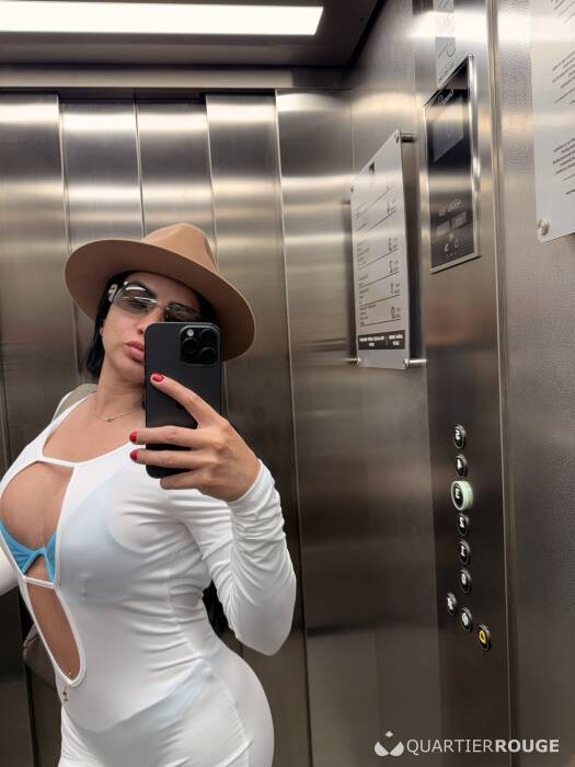 CLARA FLOR (Photo)