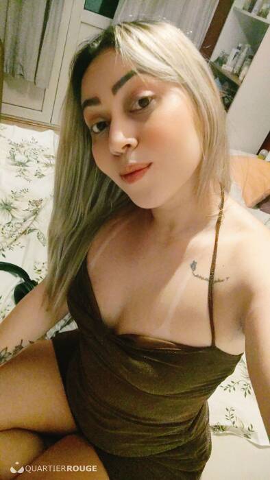 Julia Beatriz (Photo)