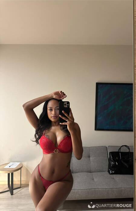 Scarlet (Photo)